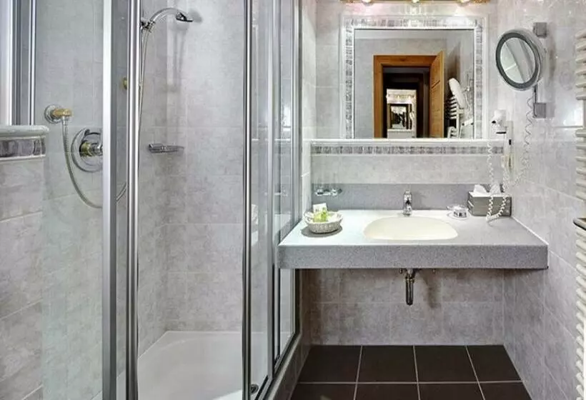 Отель Berghof Crystal Spa & Sports