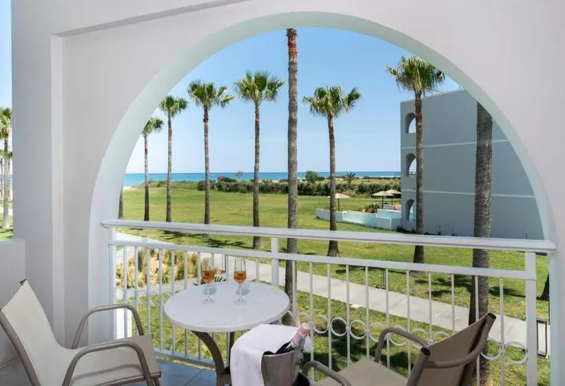 ホテル Delfina Tropic Beach