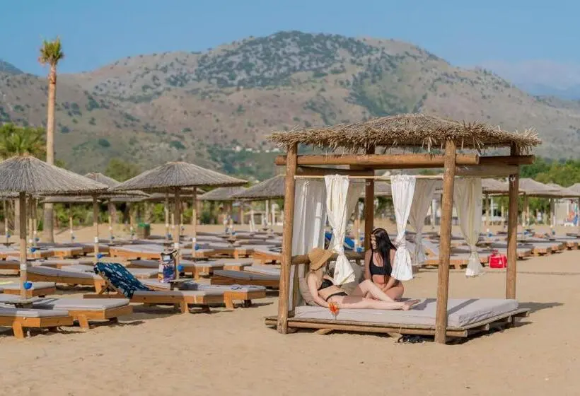 ホテル Delfina Tropic Beach