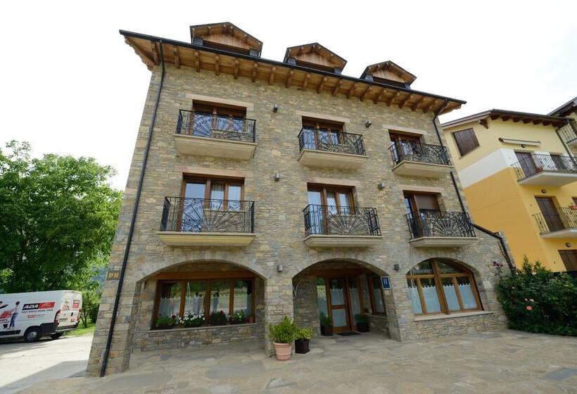 Отель Los Nogales