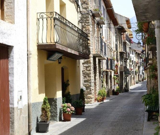 Отель Los Nogales