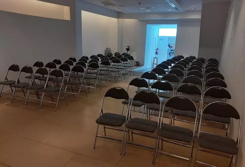 Отель Madanis Liceo