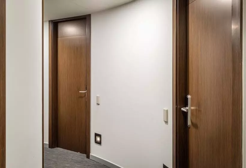 Отель Madanis Liceo