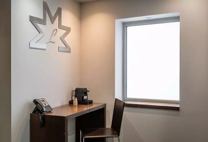 Отель Madanis Liceo