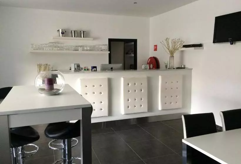 هتل Shelter Rooms