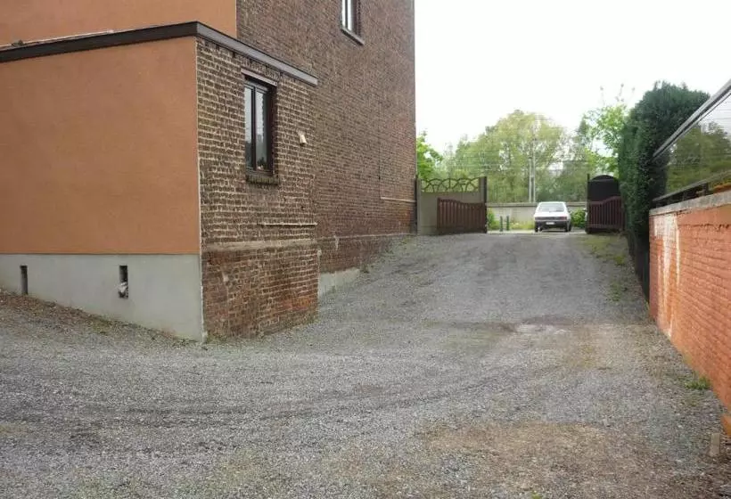 هتل Shelter Rooms