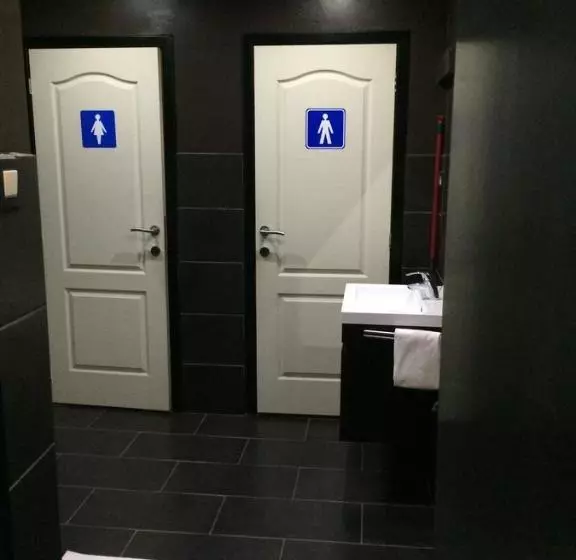 هتل Shelter Rooms