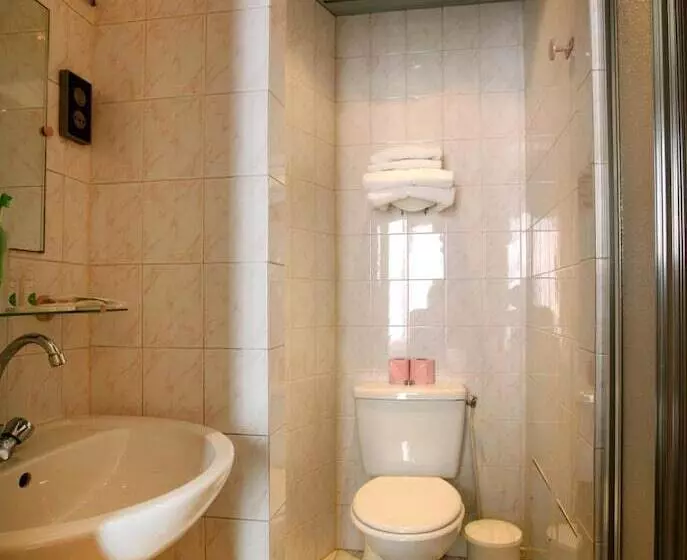 Nouvel Hotel Paris 18