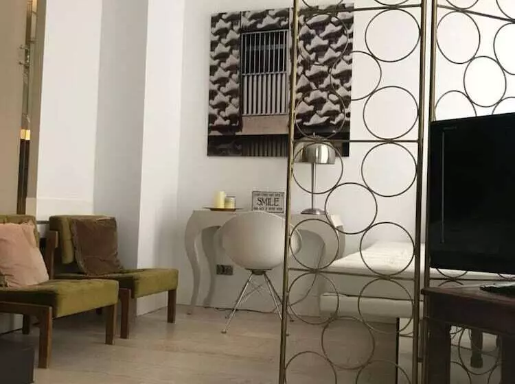 Madrid Central Gran Via Suites