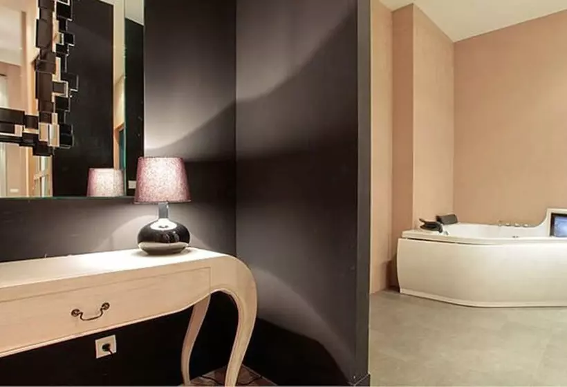 Madrid Central Gran Via Suites