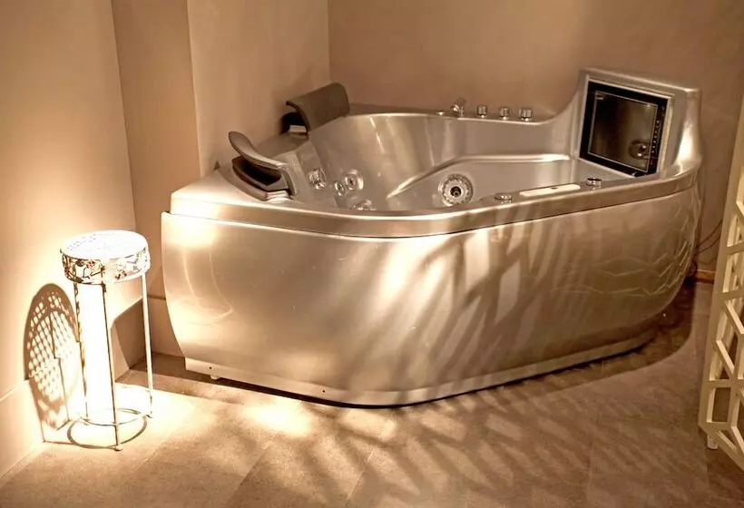 Madrid Central Gran Via Suites