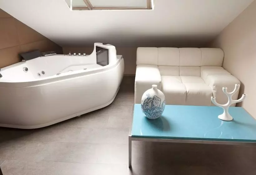 Madrid Central Gran Via Suites