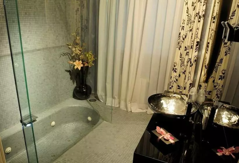 Madrid Central Gran Via Suites