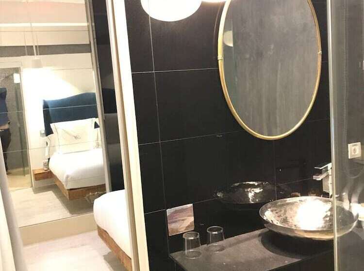 Madrid Central Gran Via Suites