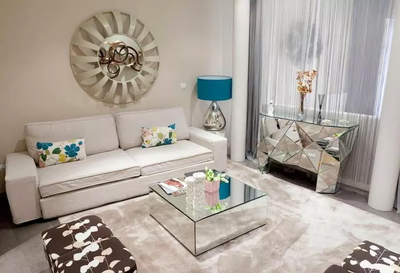 Madrid Central Gran Via Suites