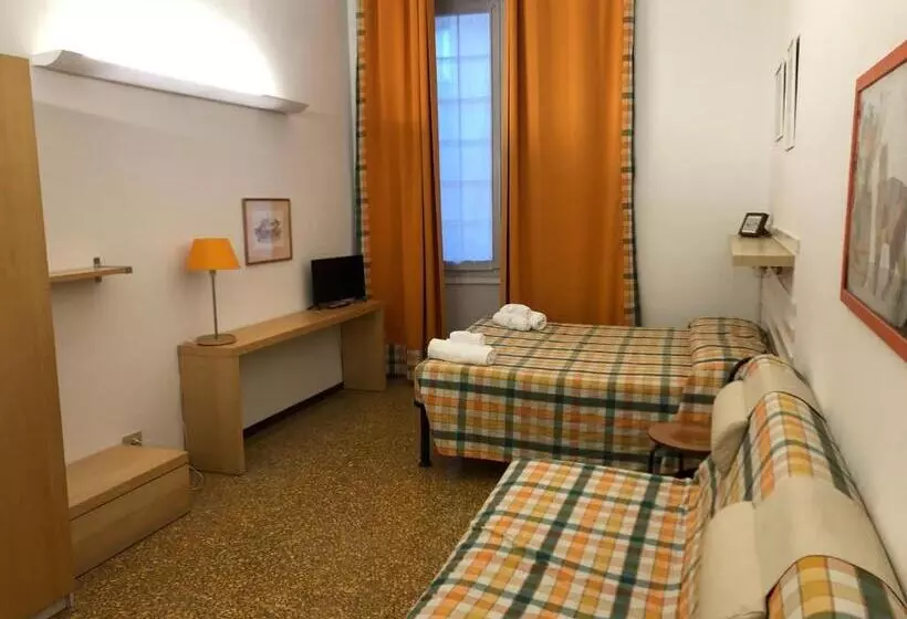 Hotel Cairoli
