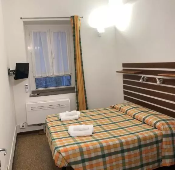 Hotel Cairoli