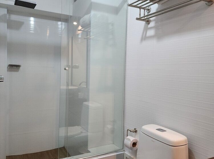 Отель Ferre Miraflores