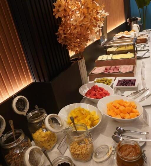 Отель Ferre Miraflores