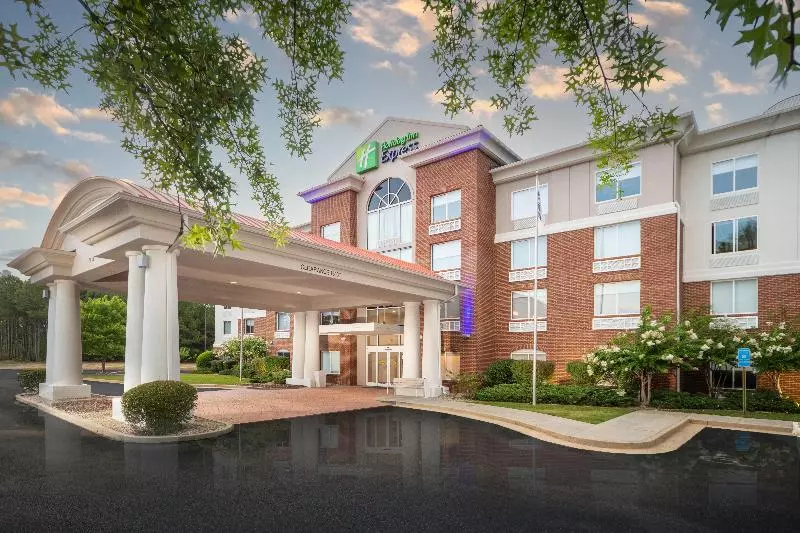 Отель Holiday Inn Express And Suites Atlanta Johns Creek, An Ihg
