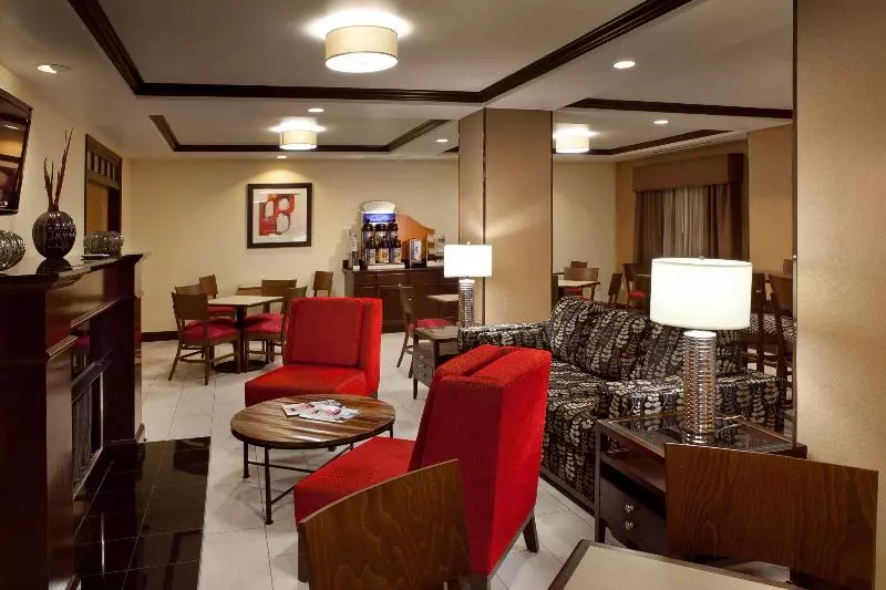 Отель Holiday Inn Express And Suites Atlanta Johns Creek, An Ihg