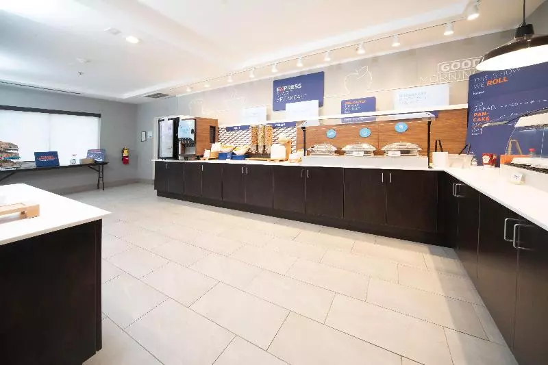 Отель Holiday Inn Express And Suites Atlanta Johns Creek, An Ihg