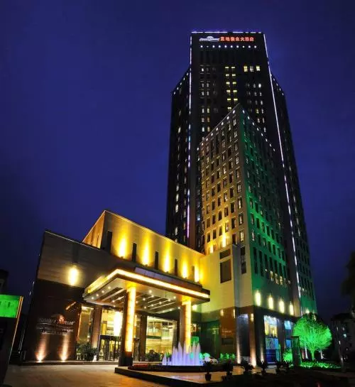 호텔 Howard Johnson Plaza Waigaoqiao Shanghai