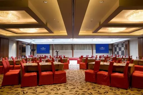 호텔 Howard Johnson Plaza Waigaoqiao Shanghai