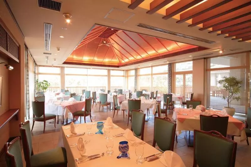 Kanucha Bay Hotel & Villas