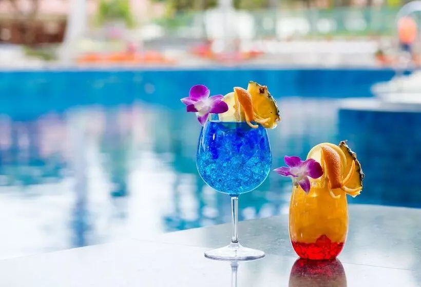 Kanucha Bay Hotel & Villas