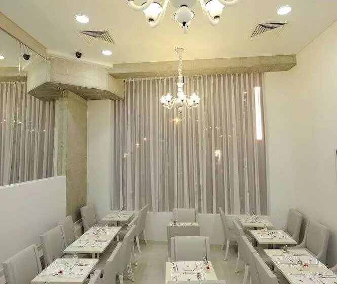 Hotel Kyriad Prestige Perpignan Centre Del Mon