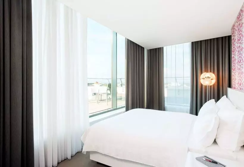 هتل NH Bratislava Gate One