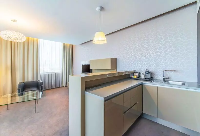 هتل NH Bratislava Gate One