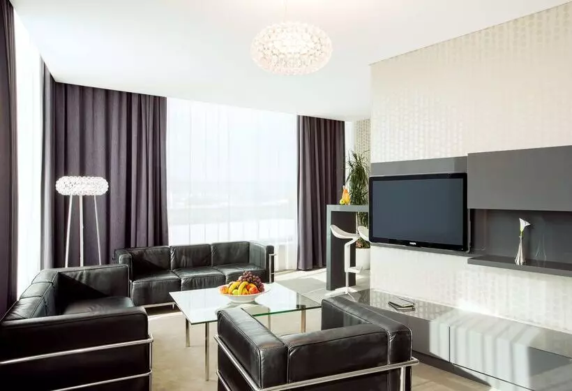 هتل NH Bratislava Gate One