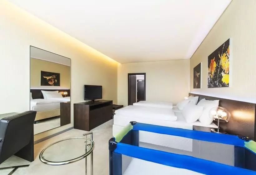 هتل NH Bratislava Gate One