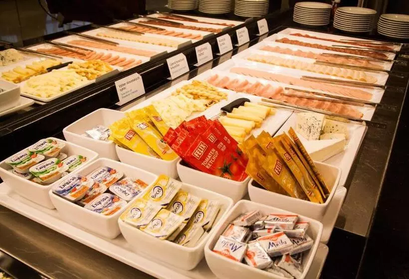 هتل NH Bratislava Gate One