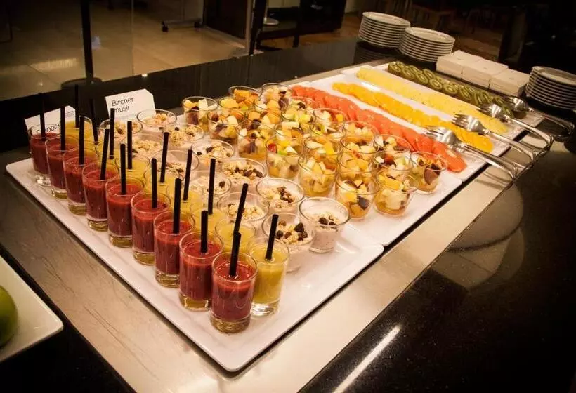 هتل NH Bratislava Gate One