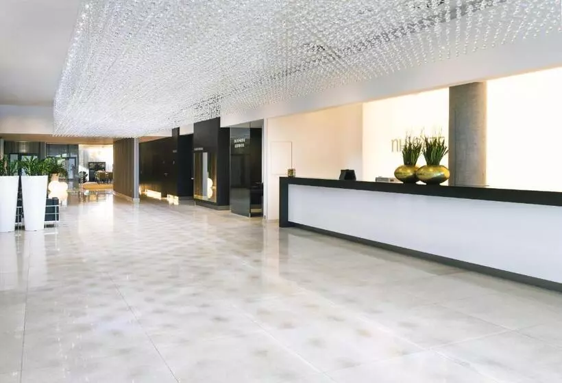 هتل NH Bratislava Gate One