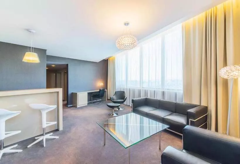 هتل NH Bratislava Gate One