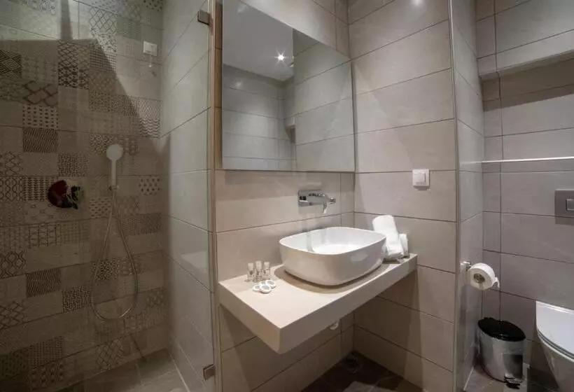 Aphrodite Hotel & Apartments