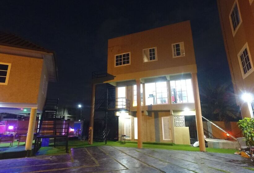 בית מלון כפרי Plus 33