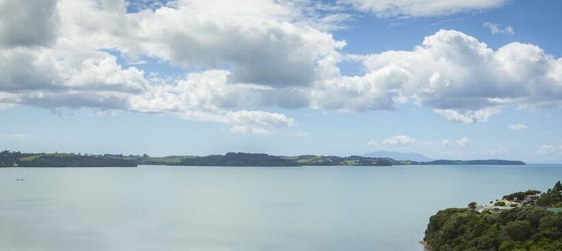 Отель Tahi Lodge Matakana Coast