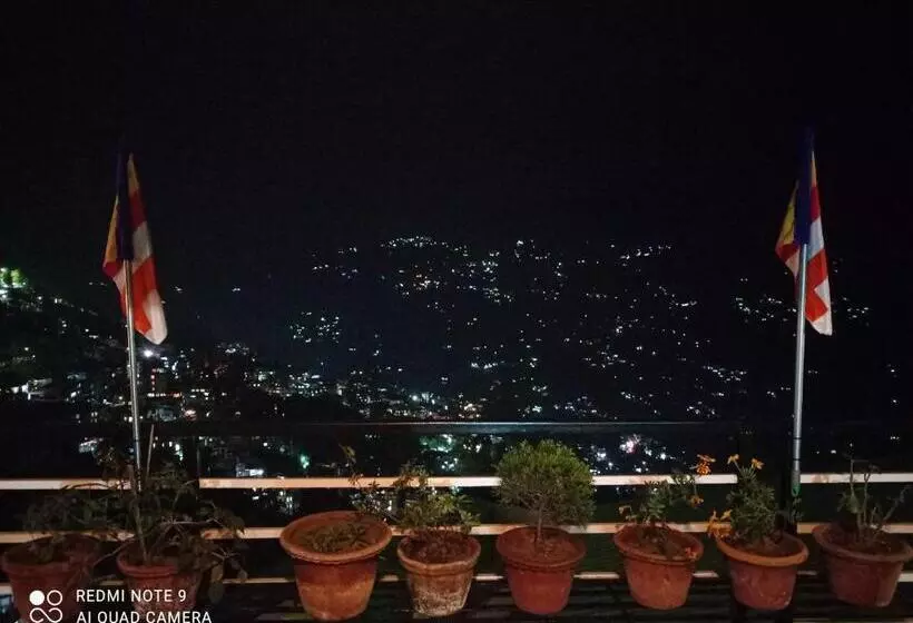 تختخواب و صبحانه Esses House A Luxury Homestay And Service Apartment