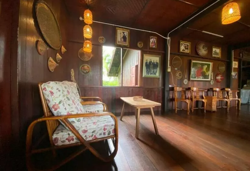 هتل Oyo 90328 Lamin Dana Cultural Lodge