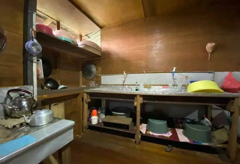 هتل Oyo 90328 Lamin Dana Cultural Lodge