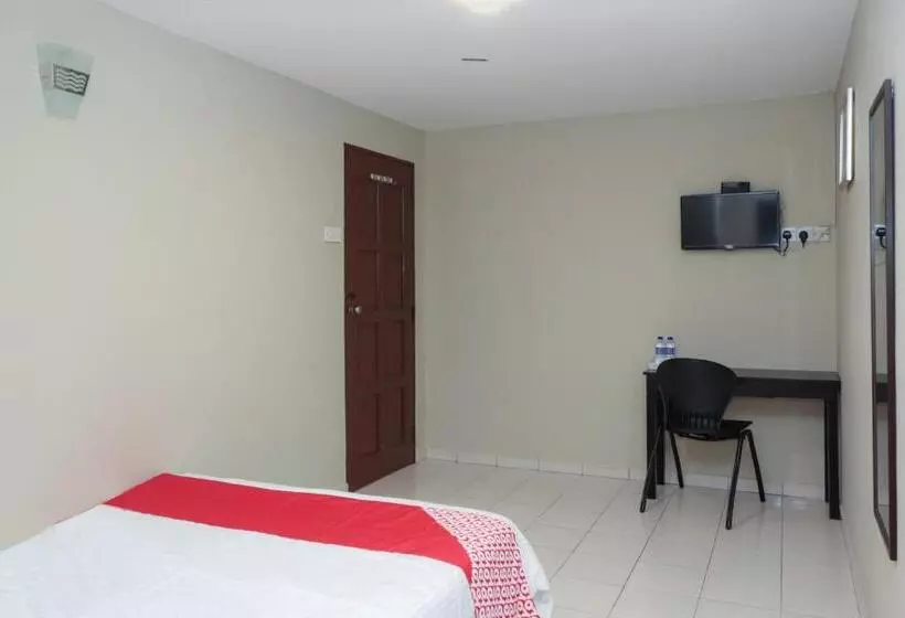 ホテル Oyo 90338 Prima Saujana Budget