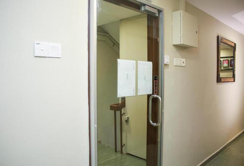 ホテル Oyo 90338 Prima Saujana Budget