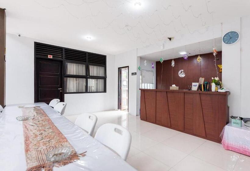 בית מלון כפרי Reddoorz Syariah Near Banda Aceh Convention Hall