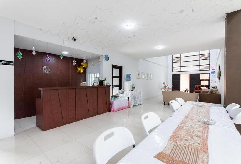 בית מלון כפרי Reddoorz Syariah Near Banda Aceh Convention Hall