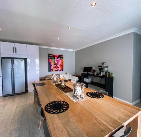 پانسیون The Penthouse